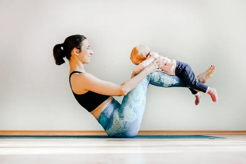 Rückbildungsyoga mit Baby im Golden Yogaloft Ansbach