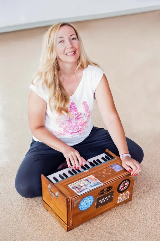 Anna-Bosch_Golden-yoga-loft-lehrer-ausbildung Anna Bosch bei Golden Yoga Loft
