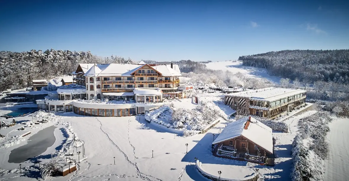 Spa & Genuss Resort Birkenhof in Hofenstetten, Yoga Retreat Winter Bliss im November 2025 Winter Bliss Yoga Retreat im Birkenhof in Hofenstetten, Golden Yogaloft